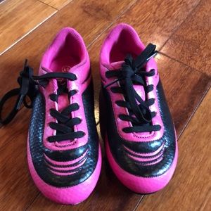Toddler size 11 soccer cleats,worn for 1 game!😆